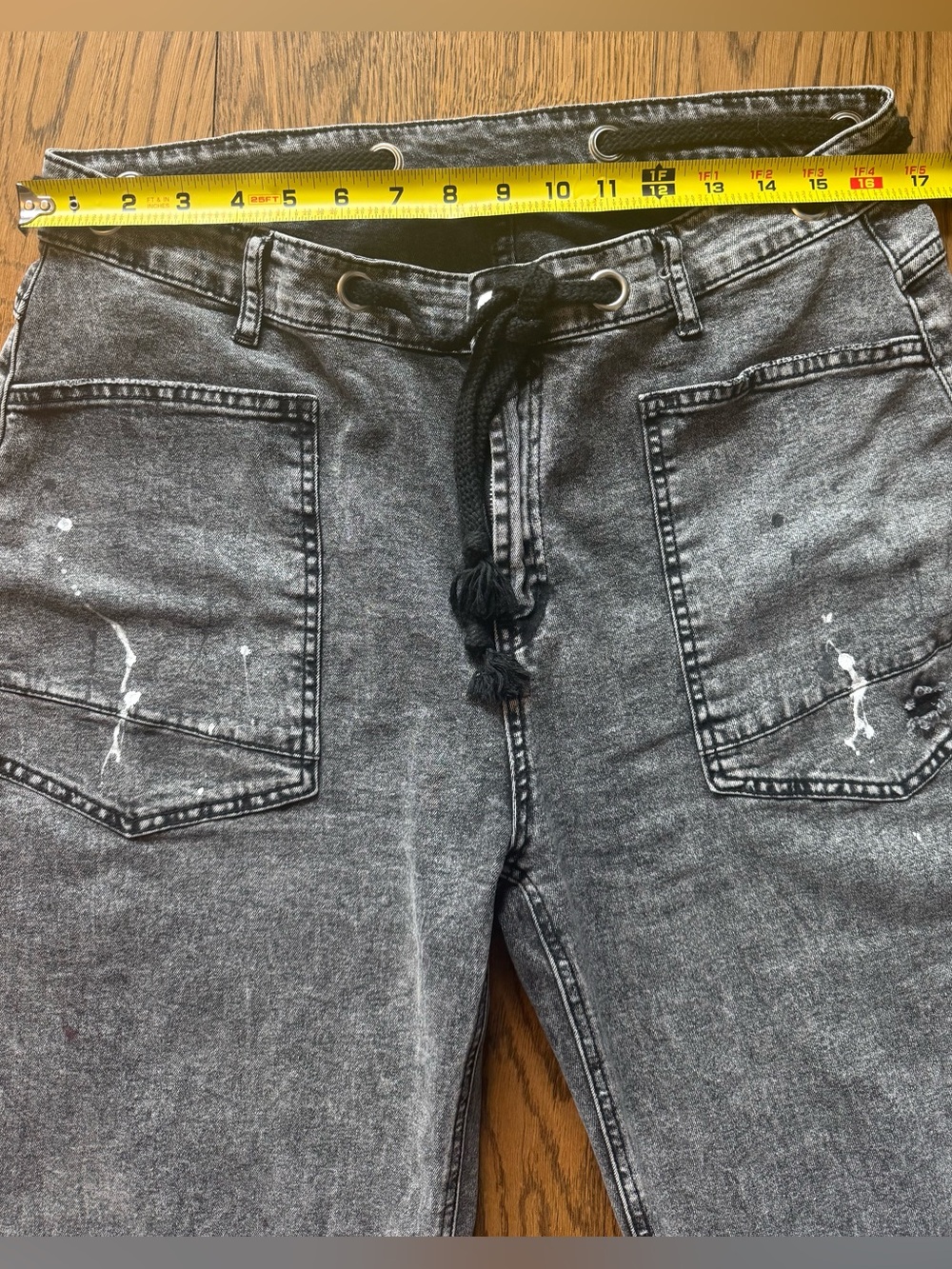 Distressed Wide-Leg Paint-Splatter Barrel Jeans in Washed Black. Like New. L - Picture 6 of 8
